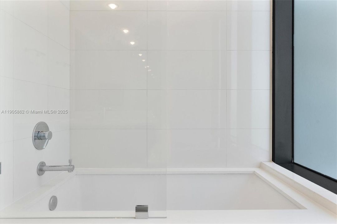 For Sale: $1,650,000 (3 beds, 3 baths, 1634 Square Feet)