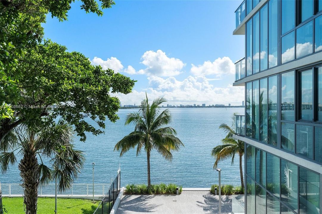 For Sale: $1,650,000 (3 beds, 3 baths, 1634 Square Feet)