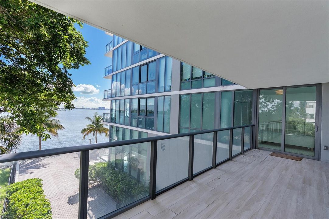 For Sale: $1,650,000 (3 beds, 3 baths, 1634 Square Feet)