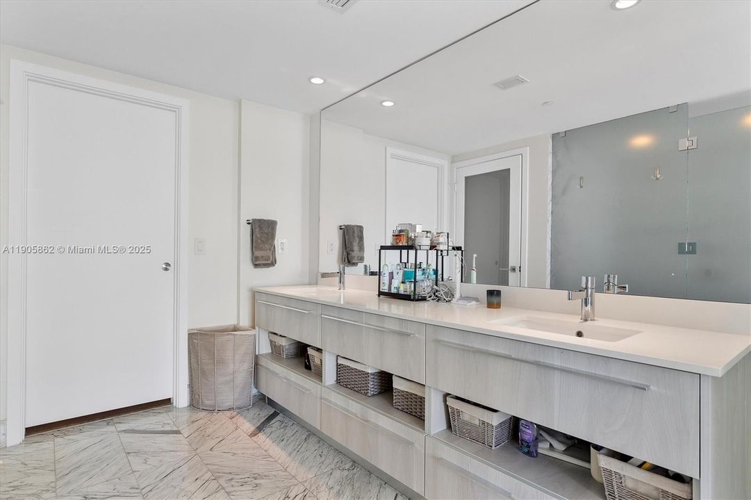 For Sale: $1,650,000 (3 beds, 3 baths, 1634 Square Feet)