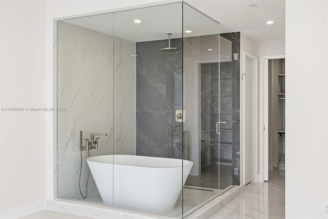 For Rent: $6,000 (1 beds, 2 baths, 1028 Square Feet)