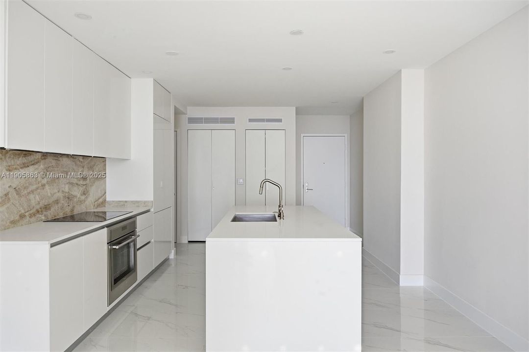 For Rent: $6,000 (1 beds, 2 baths, 1028 Square Feet)