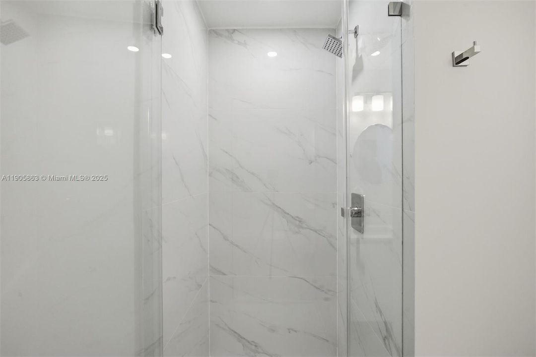 For Rent: $6,000 (1 beds, 2 baths, 1028 Square Feet)