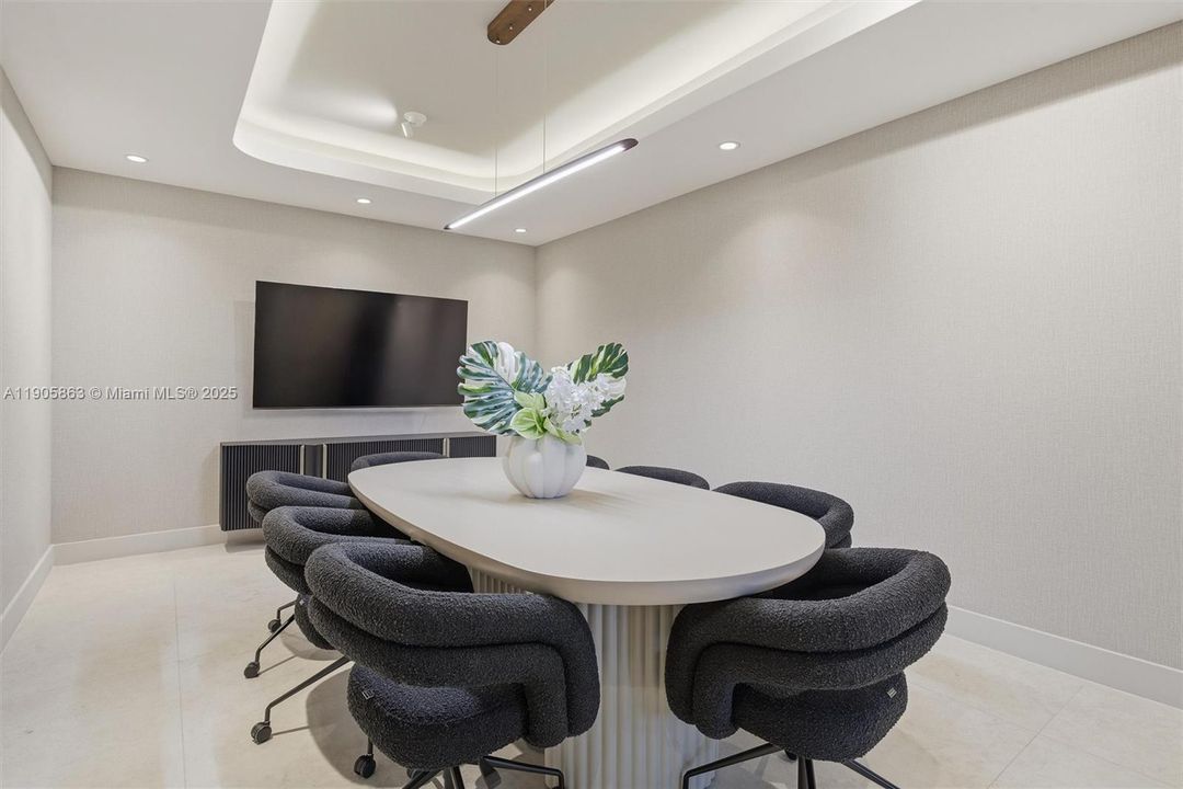 For Rent: $6,000 (1 beds, 2 baths, 1028 Square Feet)