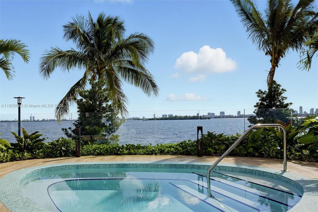 For Rent: $6,000 (1 beds, 2 baths, 1028 Square Feet)