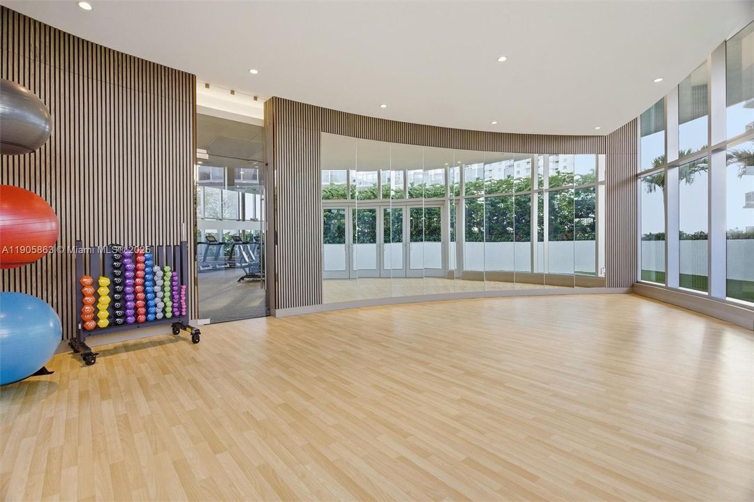 For Rent: $6,000 (1 beds, 2 baths, 1028 Square Feet)