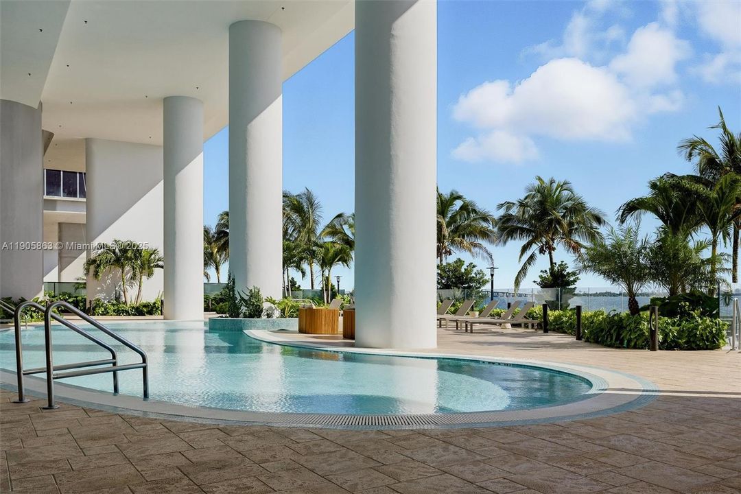 For Rent: $6,000 (1 beds, 2 baths, 1028 Square Feet)