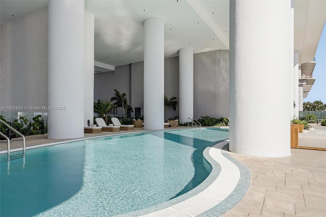 For Rent: $6,000 (1 beds, 2 baths, 1028 Square Feet)