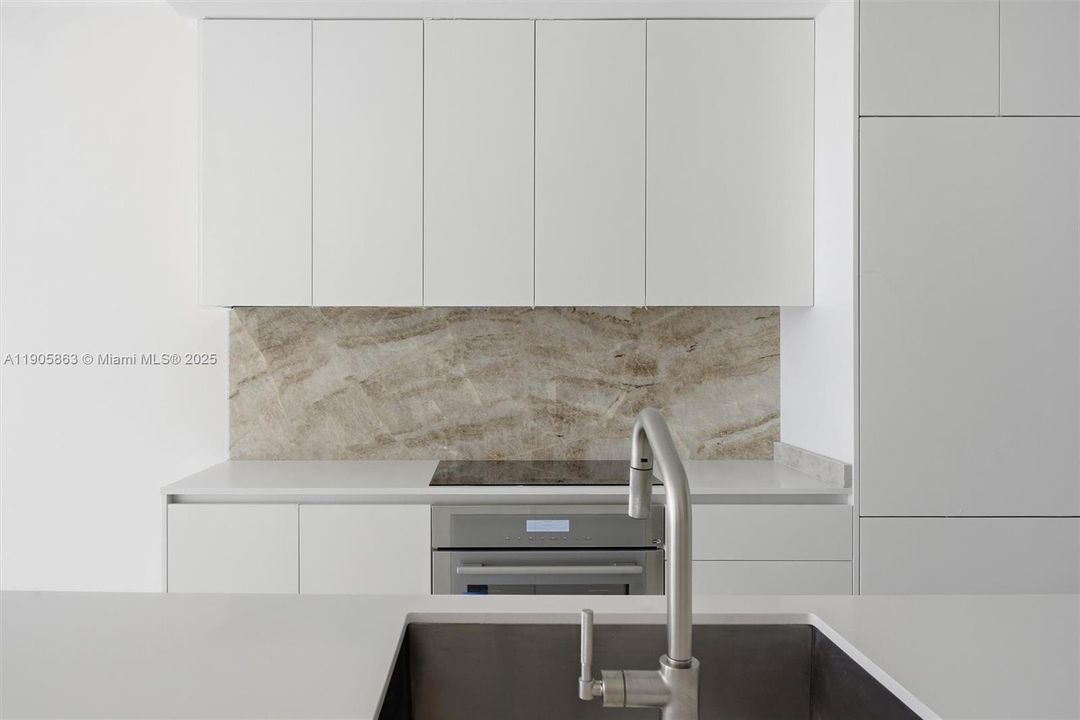 For Rent: $6,000 (1 beds, 2 baths, 1028 Square Feet)