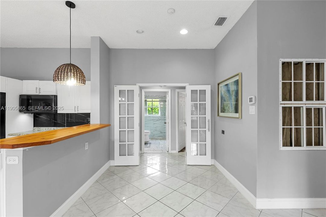 For Sale: $742,000 (3 beds, 2 baths, 1556 Square Feet)