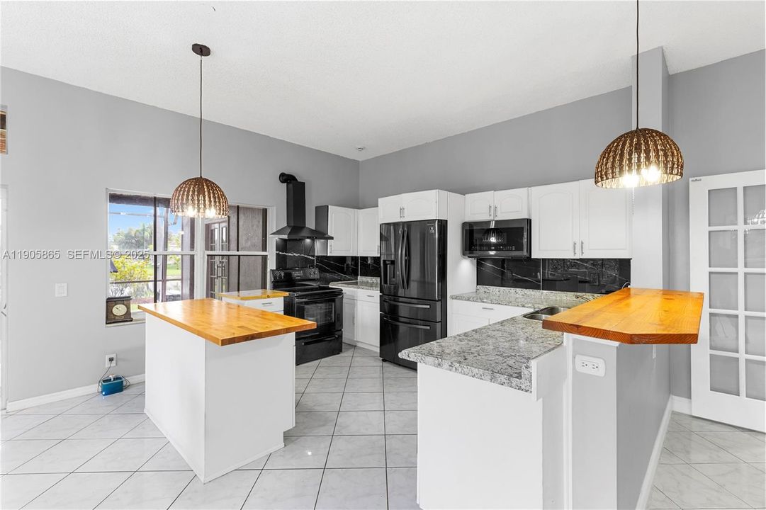 For Sale: $742,000 (3 beds, 2 baths, 1556 Square Feet)