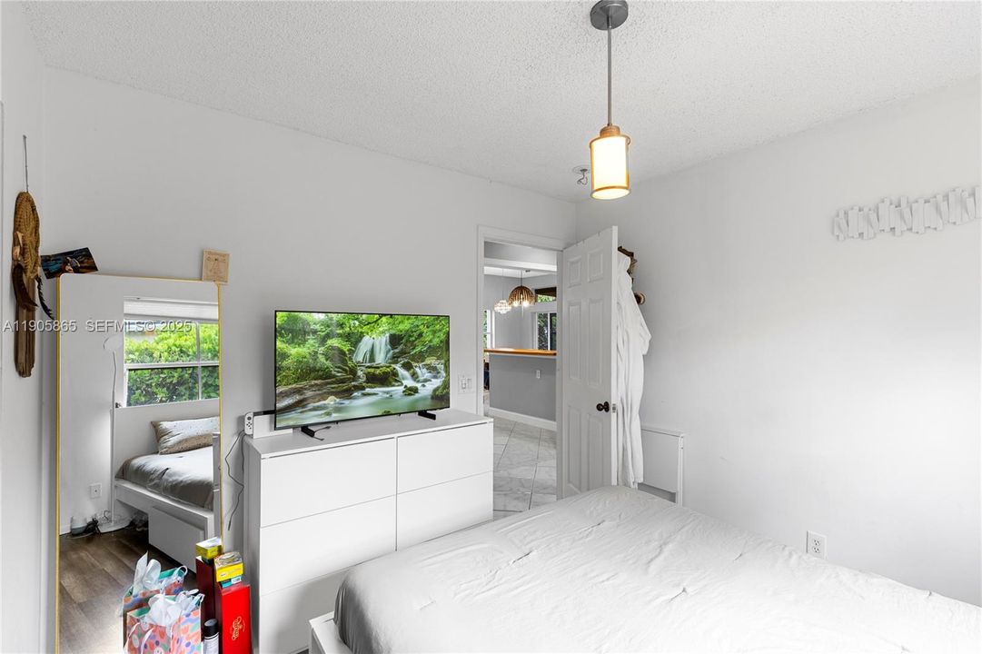 For Sale: $742,000 (3 beds, 2 baths, 1556 Square Feet)