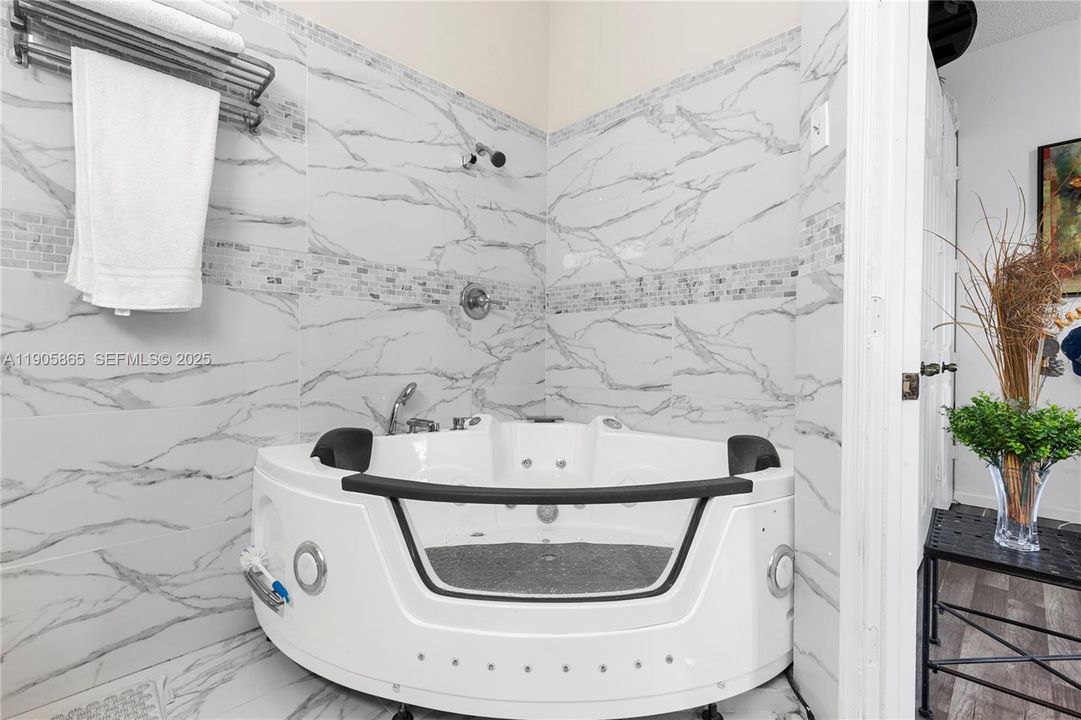 For Sale: $742,000 (3 beds, 2 baths, 1556 Square Feet)