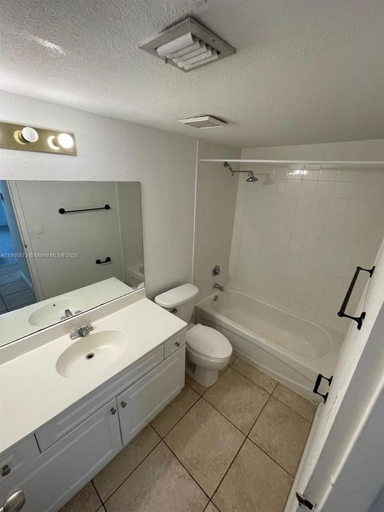 最近租的: $2,000 (2 贝兹, 2 浴室, 1061 平方英尺)