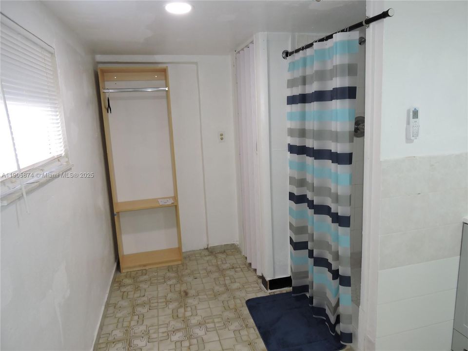 For Rent: $1,200 (1 beds, 1 baths, 400 Square Feet)