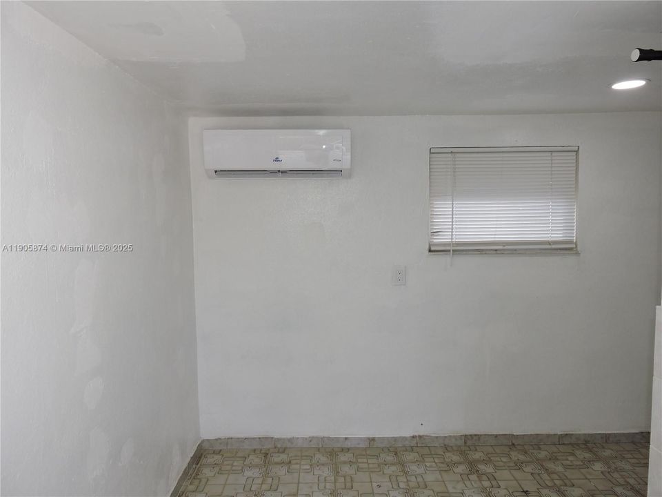 For Rent: $1,200 (1 beds, 1 baths, 400 Square Feet)