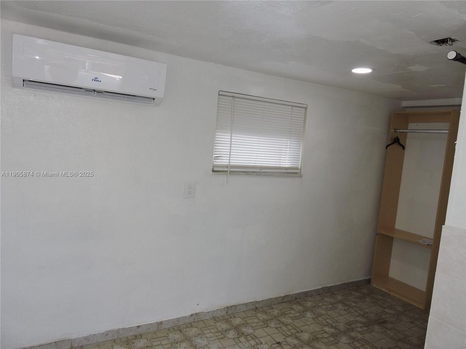 For Rent: $1,200 (1 beds, 1 baths, 400 Square Feet)