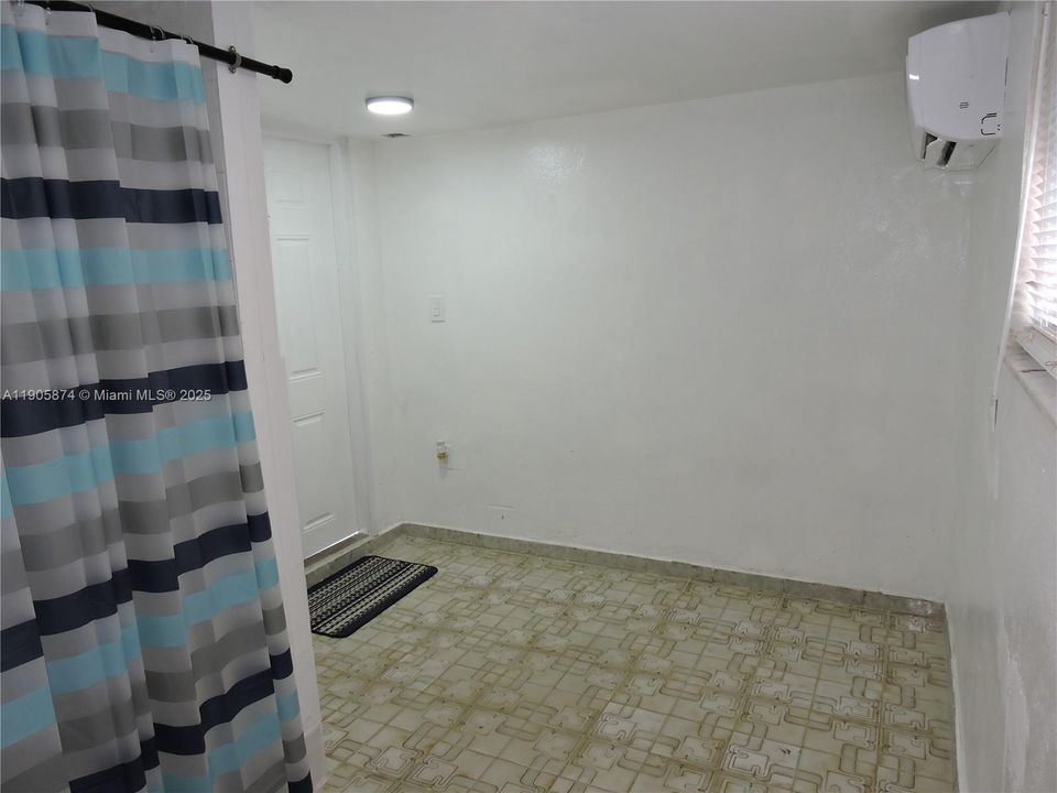 For Rent: $1,200 (1 beds, 1 baths, 400 Square Feet)