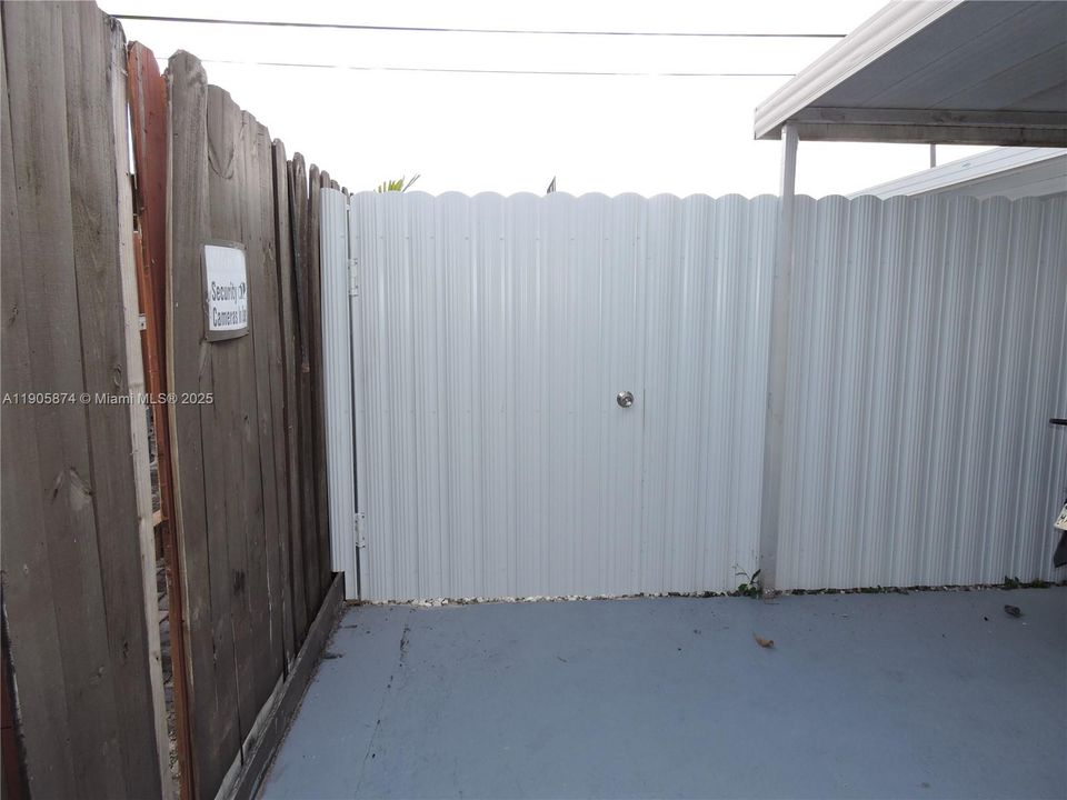 For Rent: $1,200 (1 beds, 1 baths, 400 Square Feet)