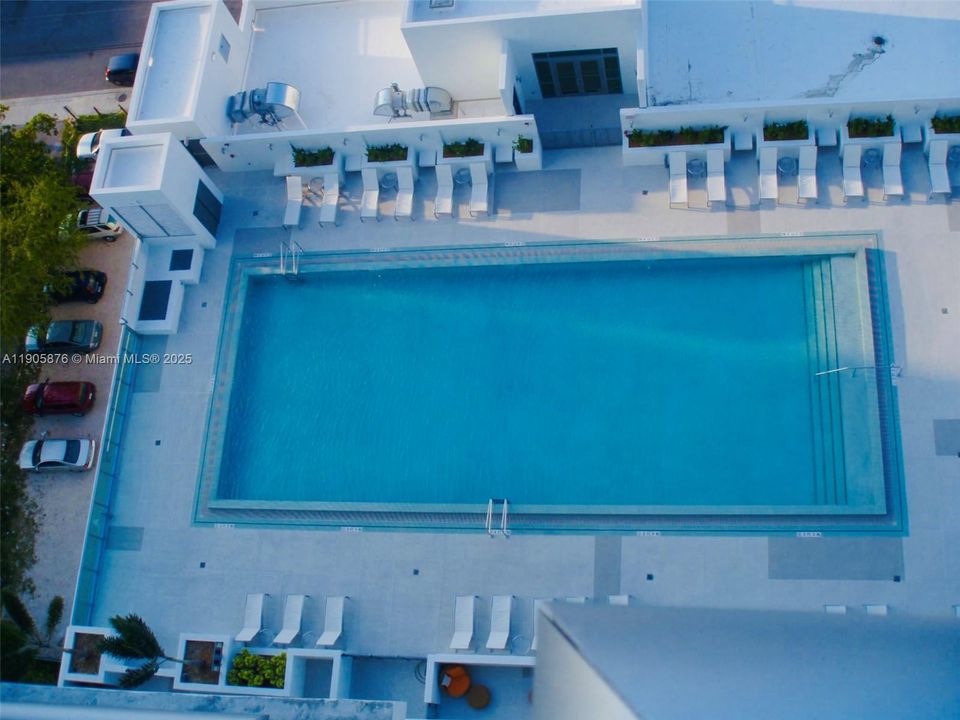 Под контрактом: $2,598 (1 спален, 1 ванн, 693 Квадратных фут)