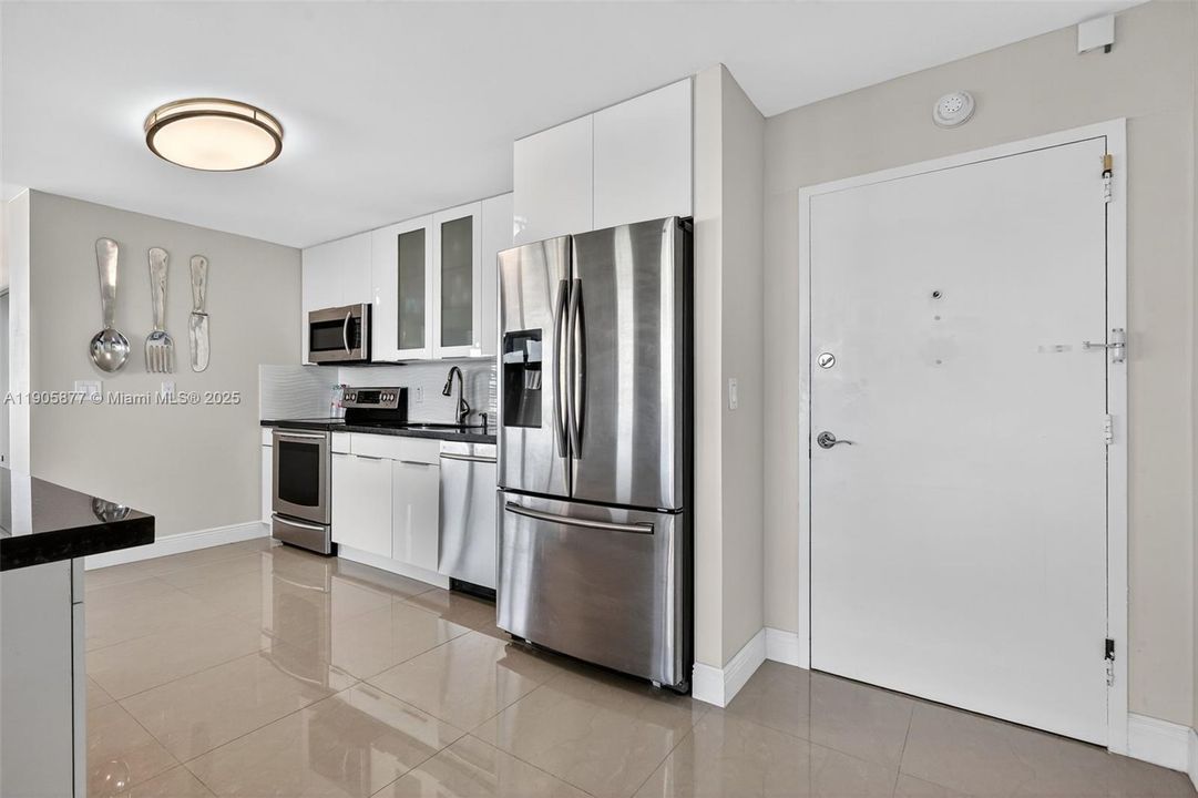 For Sale: $825,000 (2 beds, 2 baths, 1455 Square Feet)