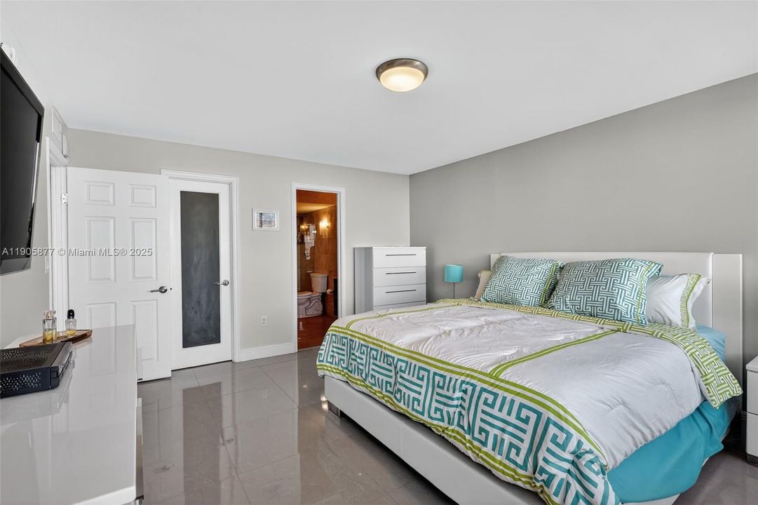 For Sale: $825,000 (2 beds, 2 baths, 1455 Square Feet)