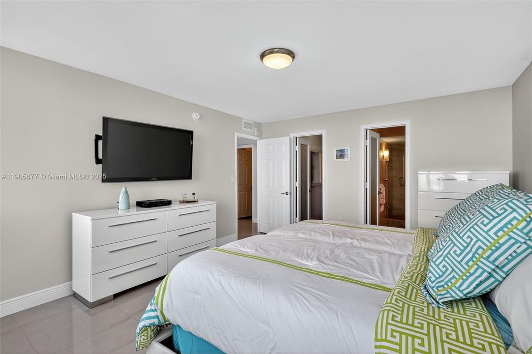 For Sale: $825,000 (2 beds, 2 baths, 1455 Square Feet)