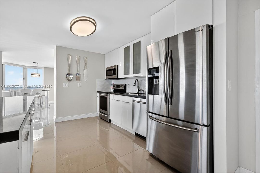 For Sale: $825,000 (2 beds, 2 baths, 1455 Square Feet)