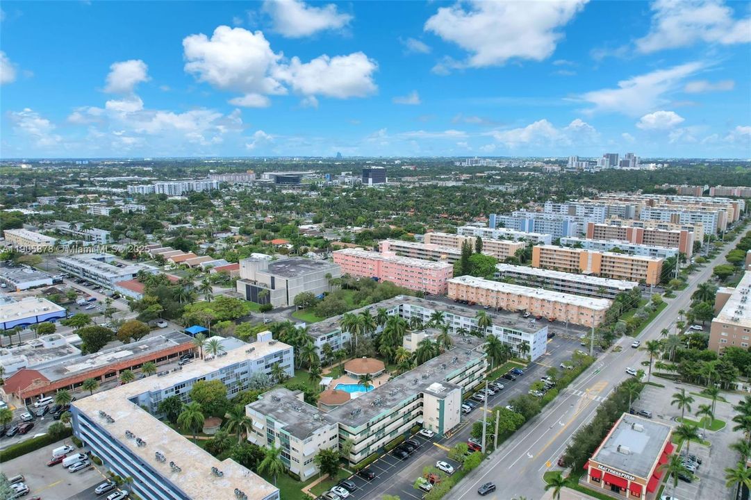 合同活跃: $1,500 (1 贝兹, 1 浴室, 732 平方英尺)