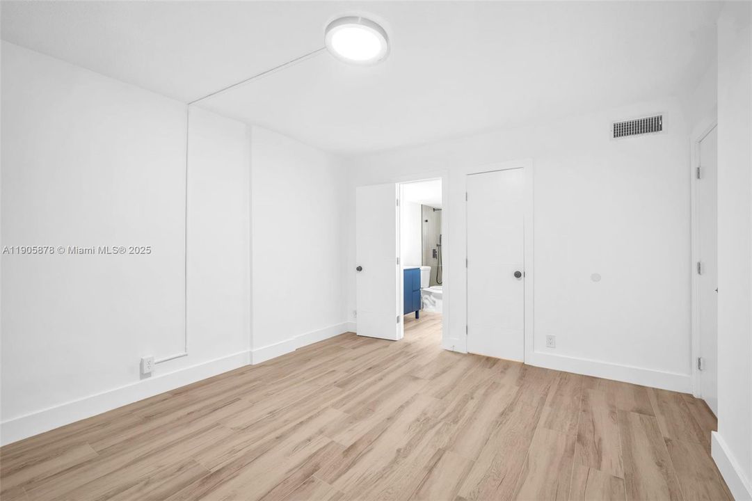 合同活跃: $1,500 (1 贝兹, 1 浴室, 732 平方英尺)