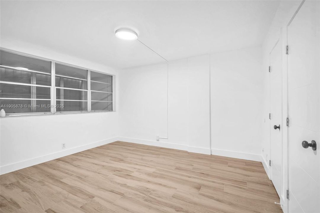 合同活跃: $1,500 (1 贝兹, 1 浴室, 732 平方英尺)