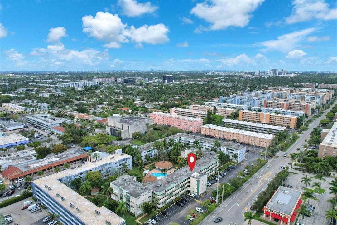 合同活跃: $1,500 (1 贝兹, 1 浴室, 732 平方英尺)