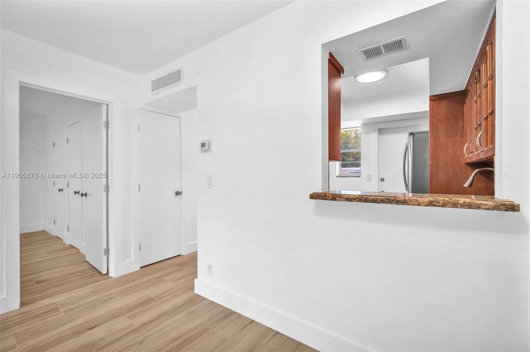 合同活跃: $1,500 (1 贝兹, 1 浴室, 732 平方英尺)