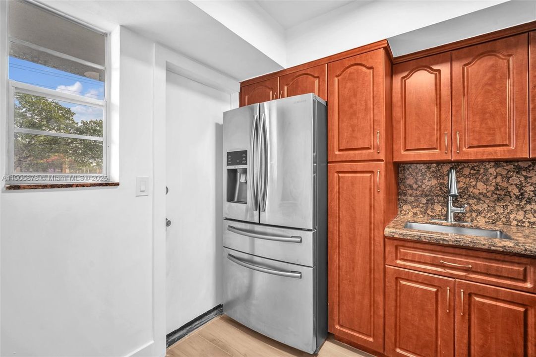 合同活跃: $1,500 (1 贝兹, 1 浴室, 732 平方英尺)