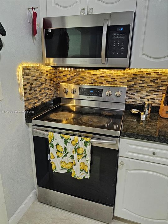 待售: $550,000 (4 贝兹, 2 浴室, 1232 平方英尺)