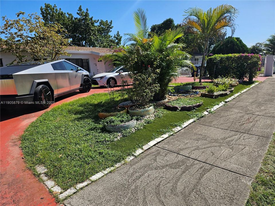 待售: $550,000 (4 贝兹, 2 浴室, 1232 平方英尺)