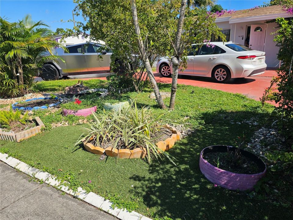 待售: $550,000 (4 贝兹, 2 浴室, 1232 平方英尺)