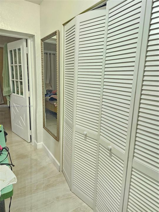 待售: $550,000 (4 贝兹, 2 浴室, 1232 平方英尺)