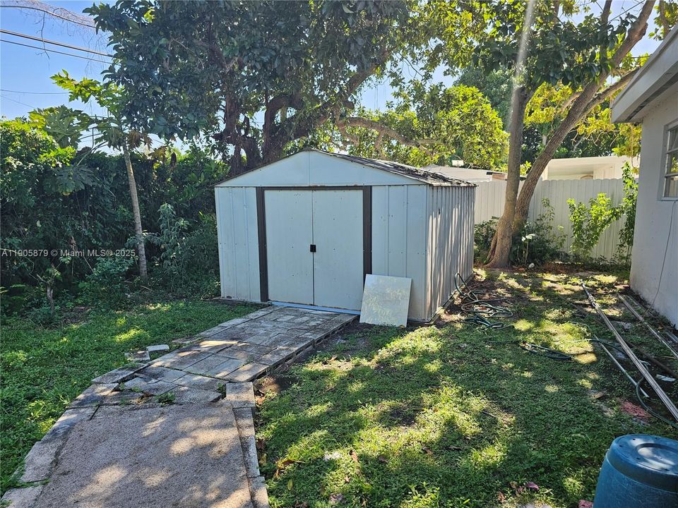 待售: $550,000 (4 贝兹, 2 浴室, 1232 平方英尺)