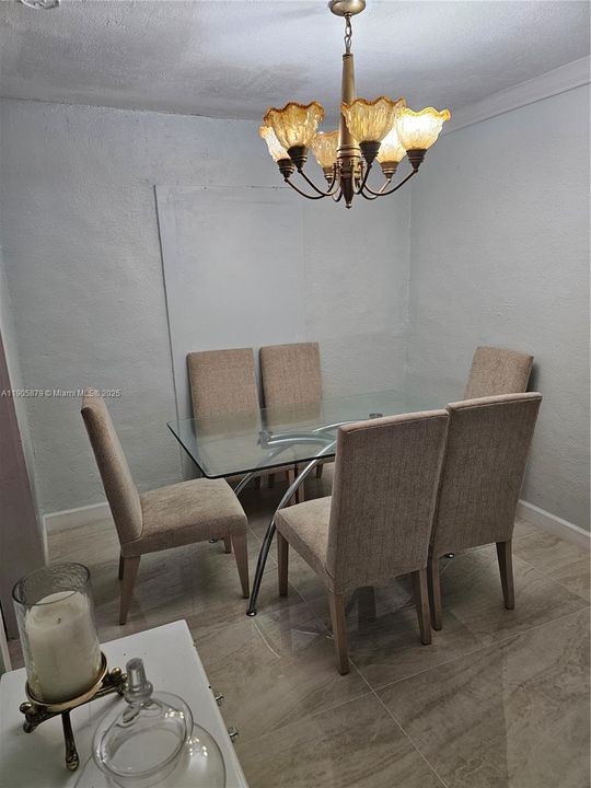 待售: $550,000 (4 贝兹, 2 浴室, 1232 平方英尺)