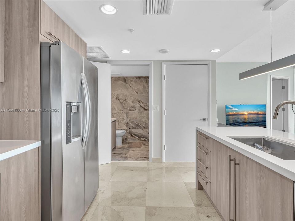 最近租的: $6,000 (2 贝兹, 2 浴室, 1237 平方英尺)