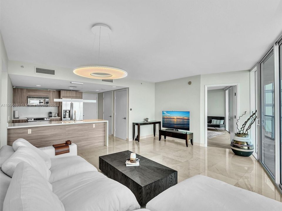 最近租的: $6,000 (2 贝兹, 2 浴室, 1237 平方英尺)