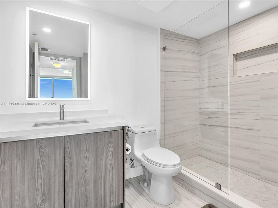 最近租的: $6,000 (2 贝兹, 2 浴室, 1237 平方英尺)