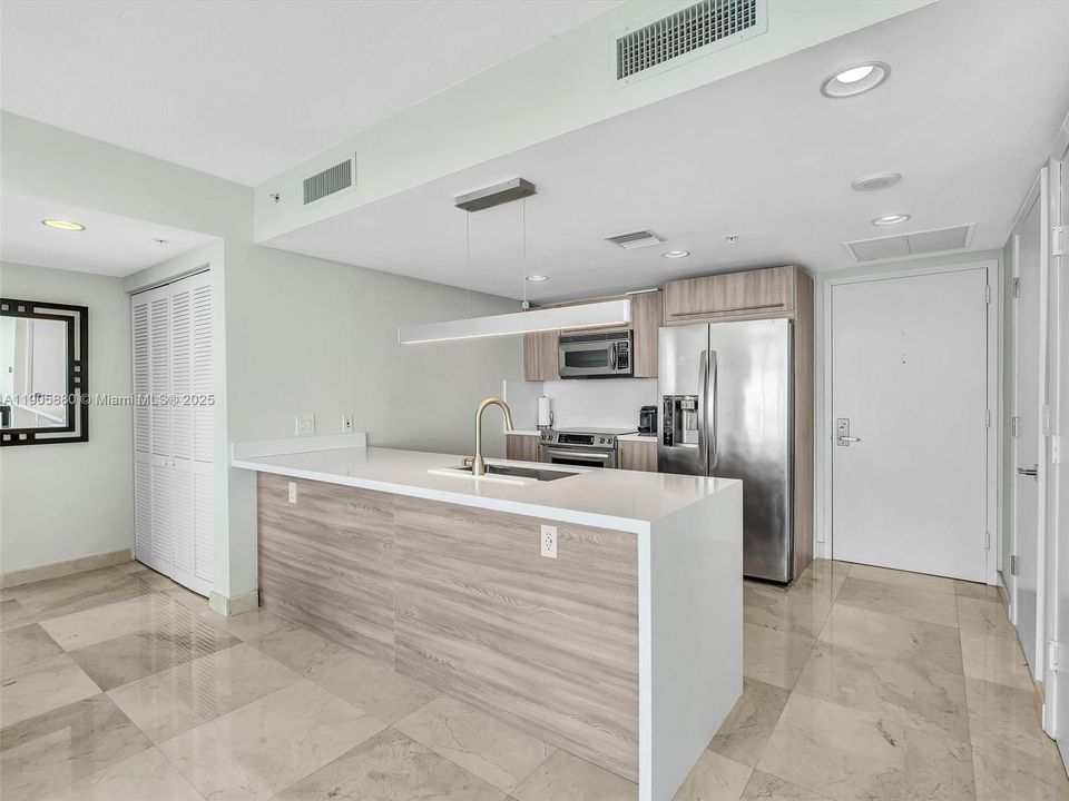 最近租的: $6,000 (2 贝兹, 2 浴室, 1237 平方英尺)