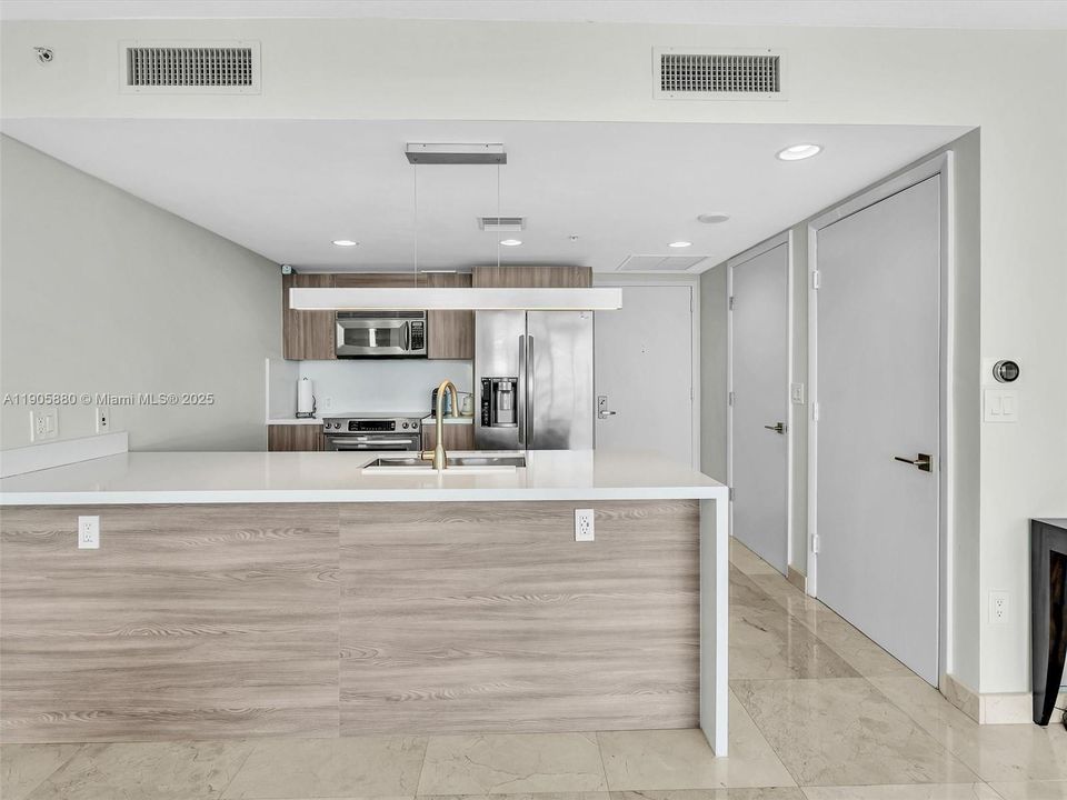 最近租的: $6,000 (2 贝兹, 2 浴室, 1237 平方英尺)