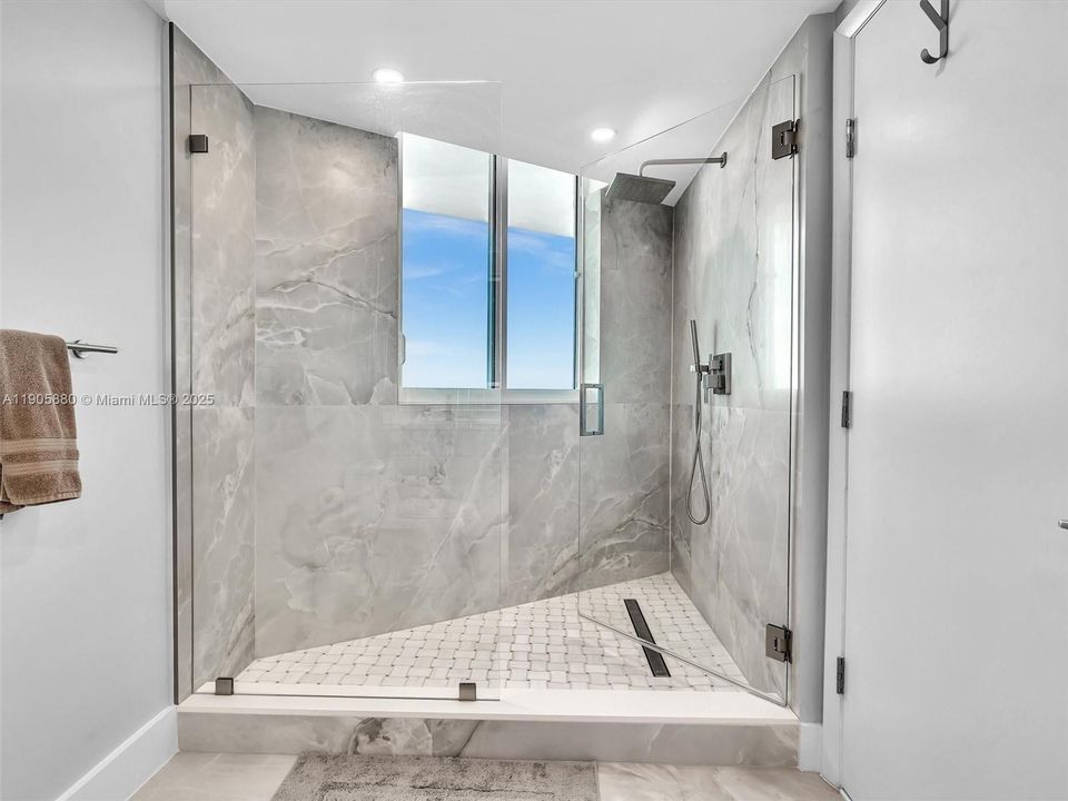 最近租的: $6,000 (2 贝兹, 2 浴室, 1237 平方英尺)