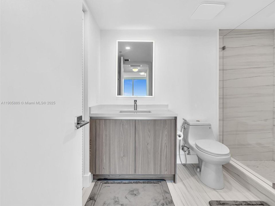 最近租的: $6,000 (2 贝兹, 2 浴室, 1237 平方英尺)