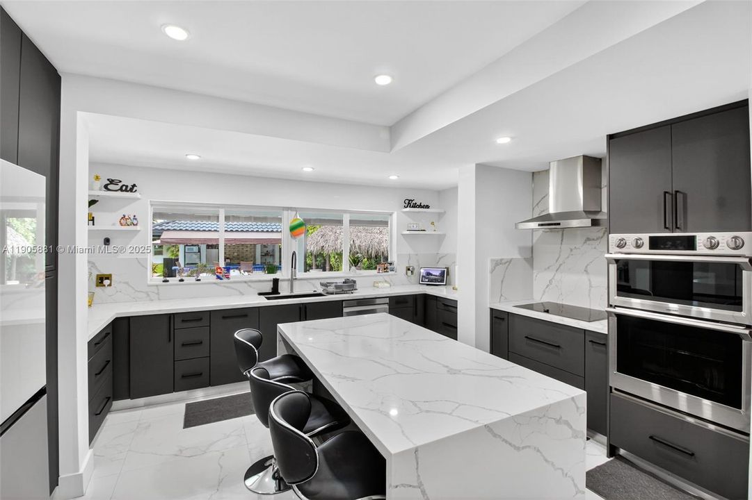 На продажу: $2,989,900 (7 спален, 7 ванн, 6750 Квадратных фут)