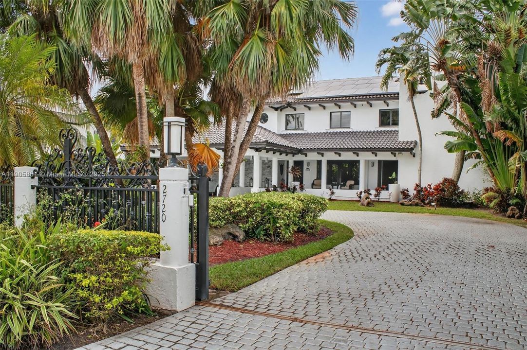 На продажу: $2,989,900 (7 спален, 7 ванн, 6750 Квадратных фут)