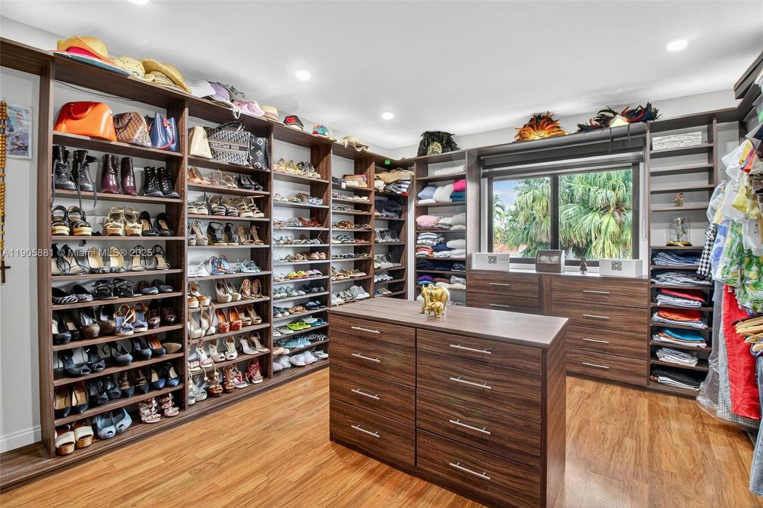 На продажу: $2,989,900 (7 спален, 7 ванн, 6750 Квадратных фут)